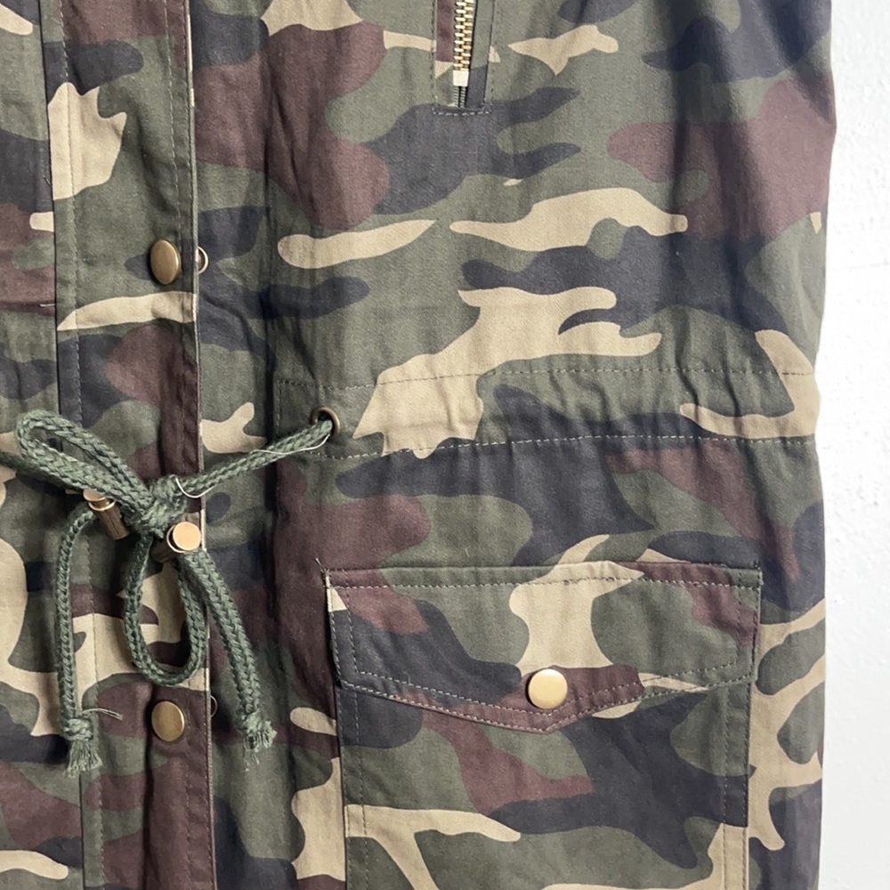 Women’s camo vest size medium - Picture 5 of 16